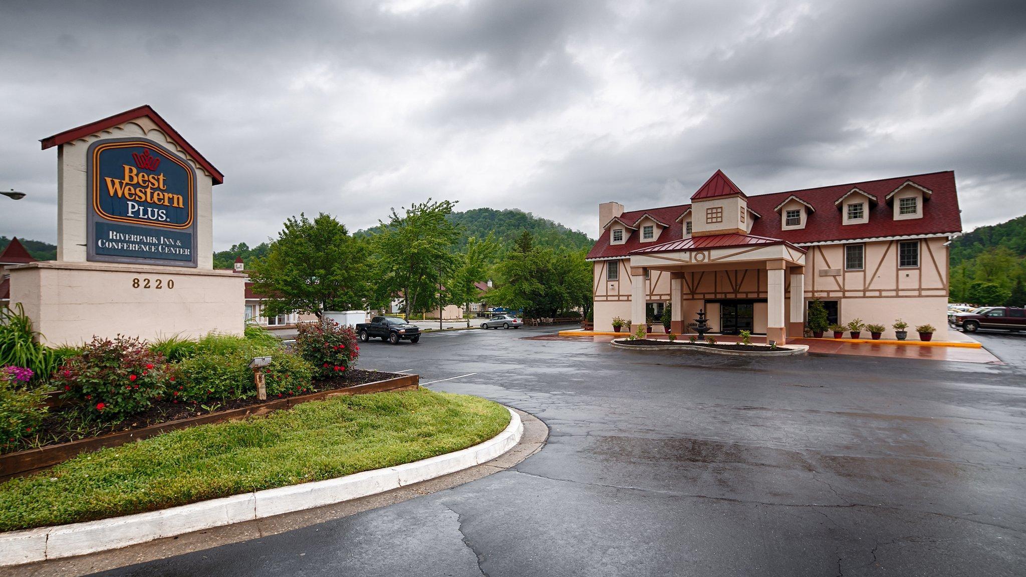 Baymont By Wyndham Helen Motel Exterior photo