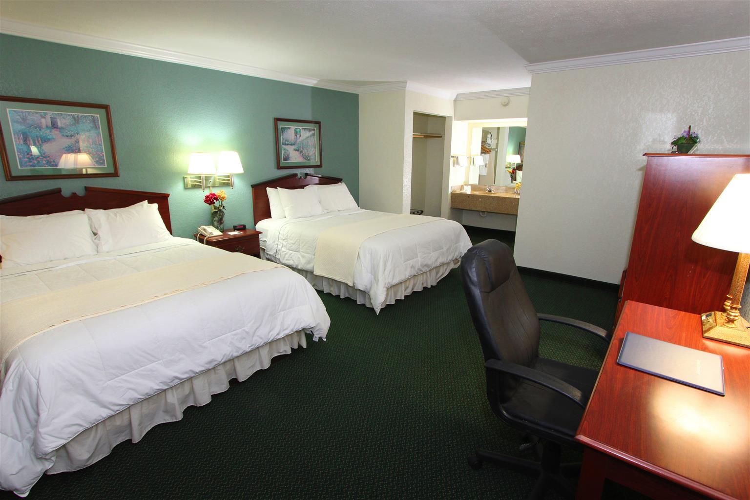 Baymont By Wyndham Helen Motel Room photo